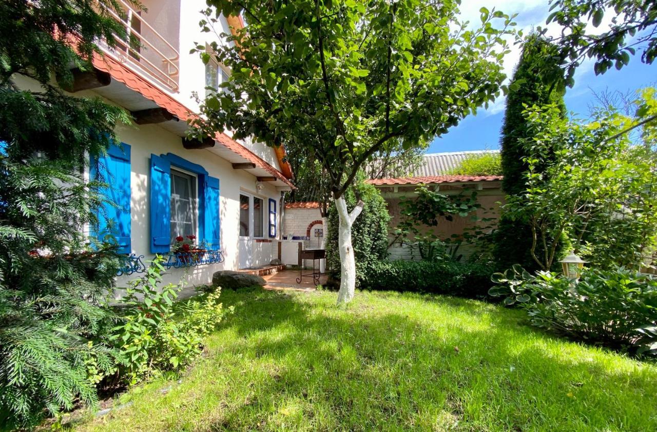 Flower Street Svityaz' Exterior photo